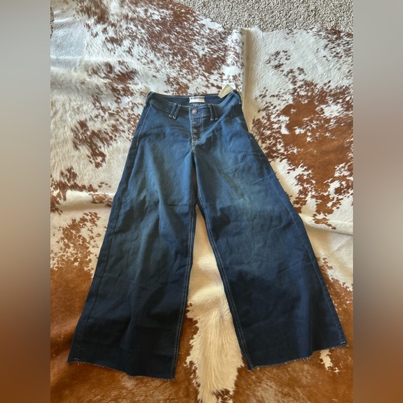 We the free CRVY nwt - Picture 2 of 4